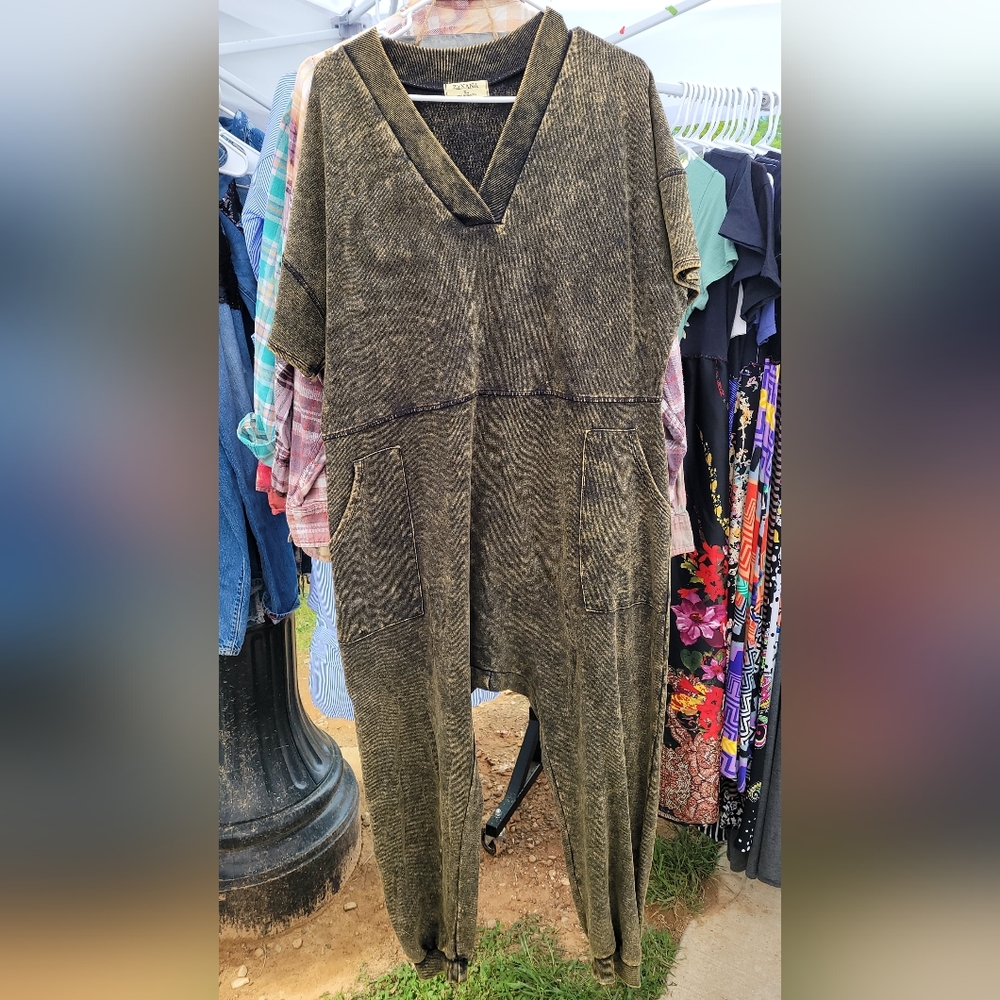 Women's romper new without tags. L